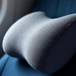découvrez comment un coussin cervical peut transformer votre expérience de voyage en vous offrant un confort optimal pour dormir sans douleur en avion ou en train. adoptez le bien-être en déplacement !