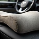 découvrez notre coussin lombaire spécialement conçu pour la voiture, idéal pour améliorer votre posture durant vos voyages. confortable et ergonomique, il vous aide à réduire les douleurs et à profiter pleinement de chaque trajet. prenez soin de votre dos en optant pour ce compagnon de route essentiel.