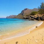 découvrez falassarna en crète, une plage paradisiaque aux eaux cristallines et au sable doré, idéale pour la détente, la baignade et les aventures en plein air.